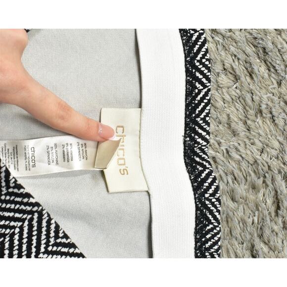 Chico's Women's Size 2 Legging Ankle Pants Black Rayon Pull On Geometric - Picture 4 of 8